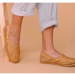 Mohinders Flat in Honey + No Stripes